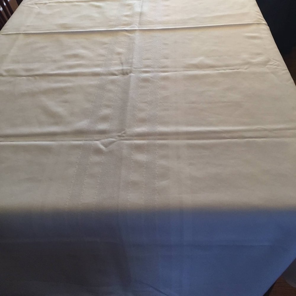 Tablecloth #2376 - Picture 2 of 3